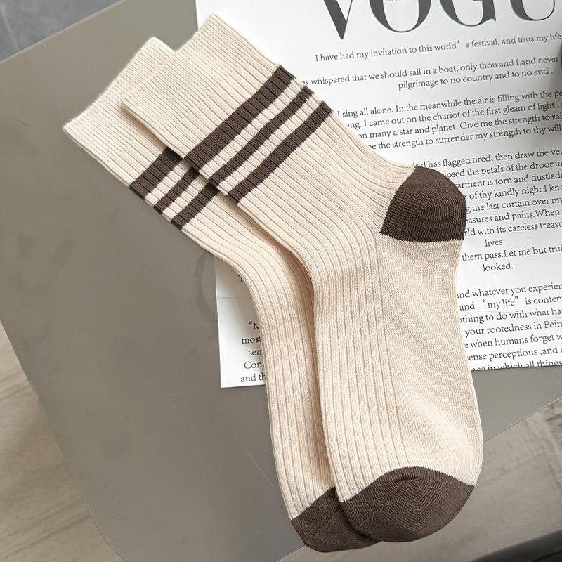 

Женские осенне-зимние трендовые хлопковые носки в рубчик с вышивкой 1 pair