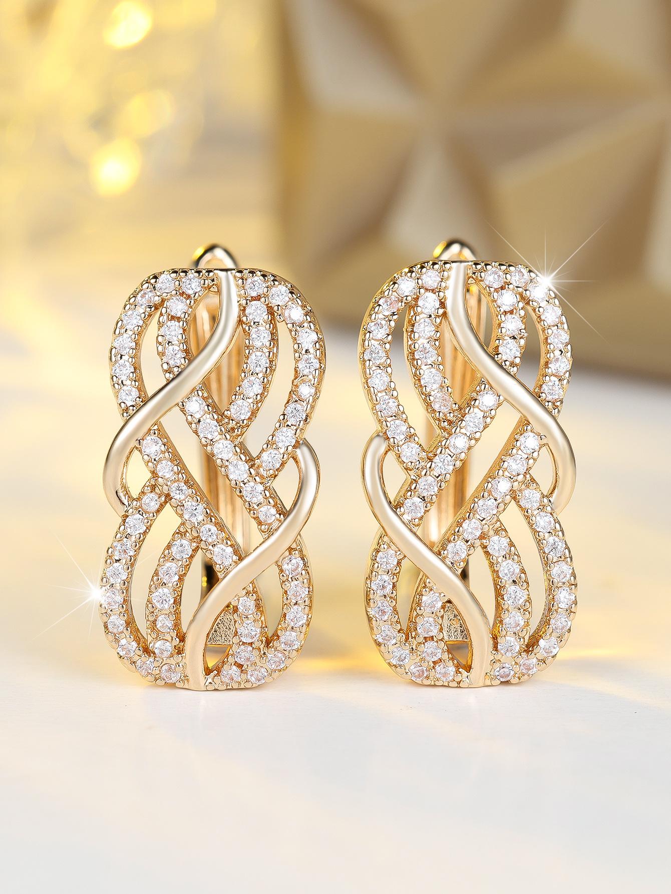 Hot-selling hollow-out wavy white diamond earrings, French retro elegant exquisite niche women s earrings