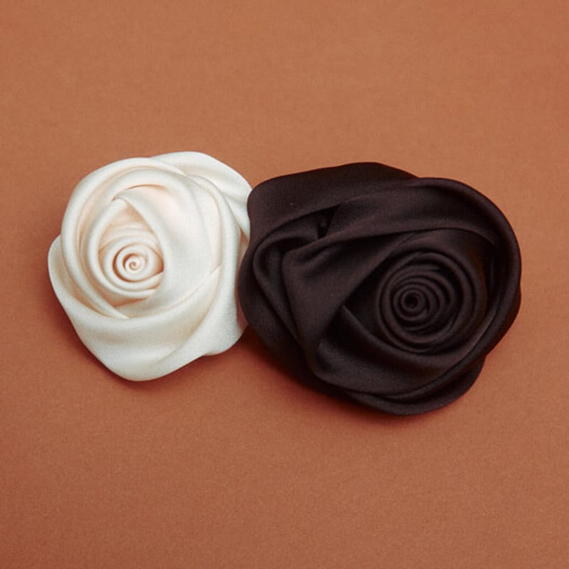 Elizabeth Moments Doppelte Rose Satin Haarnadel