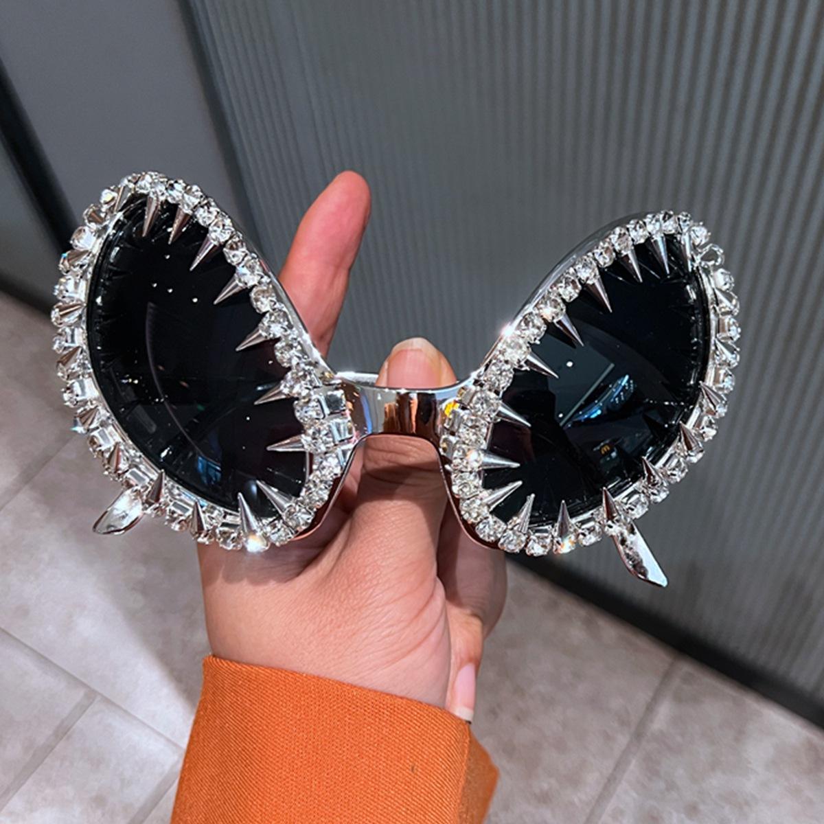 

Очки Alien, забавные очки для вечеринок в стиле бала, солнцезащитные очки с металлической цепочкой, панк, скульптура из песка, для мужчин и женщин