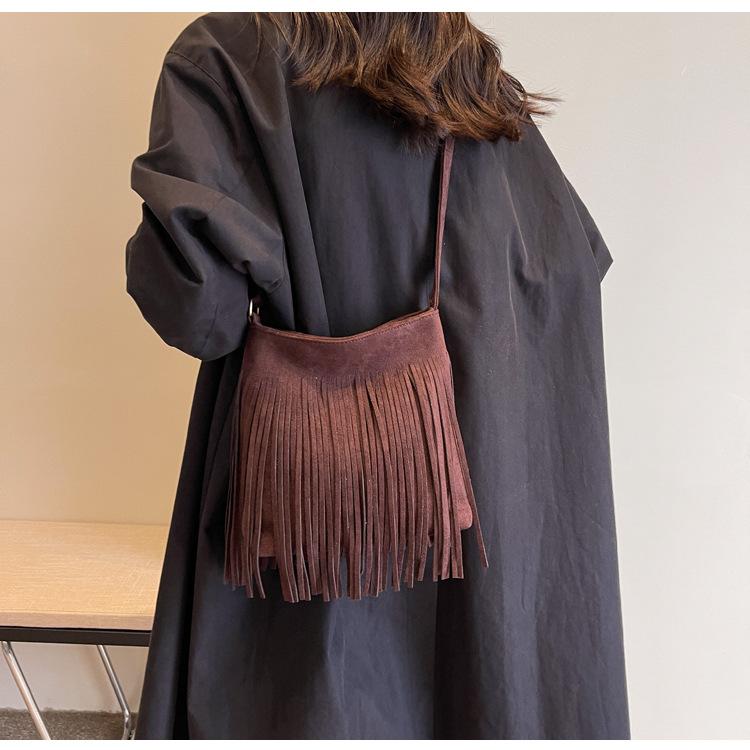 Geantă cu ciucuri de damă