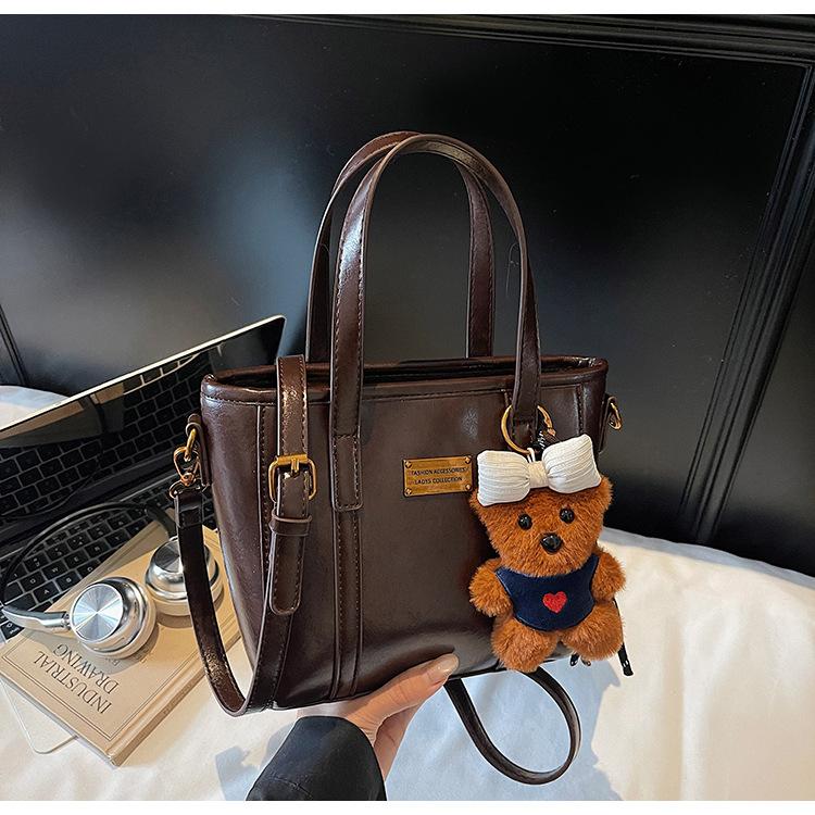 

Популярная модная маленькая сумка женская осень-зима 2025 универсальная на плечо, сумка-мессенджер, повседневная корейская версия, портативная сумка-ведро