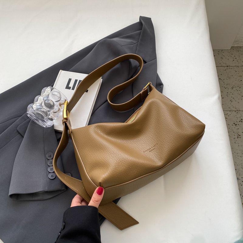 

2025 Women s Versatile Fashion Tote: Popular Large-Capacity Shoulder & Crossbody Bag Standard