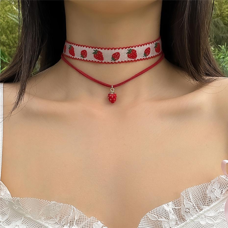 Ingemark Kpop Sweet Imitation Pearl Chain Strawberry Pendant Necklace for Women Wed Bridal Love Heart Choker Aesthetic Jewelry