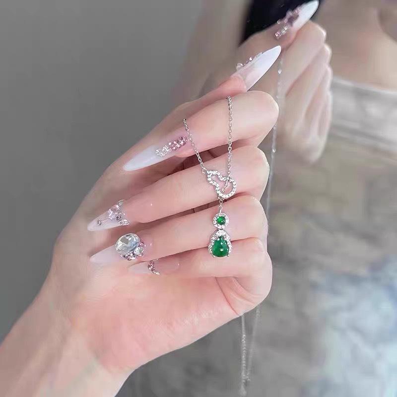 

Elegant Double-Ring Fulu Gourd Necklace for Women - Light Luxury National Style, Simple and Delicate Clavicle Chain. зелений