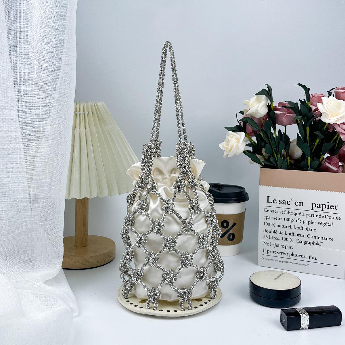 

French Style Sparkling Diamonds Mesh Handbag Lady Handmade Woven Bag Hollow Out Bucket Bag Armpit Bag Vacation Travel Beach Bags серебряный