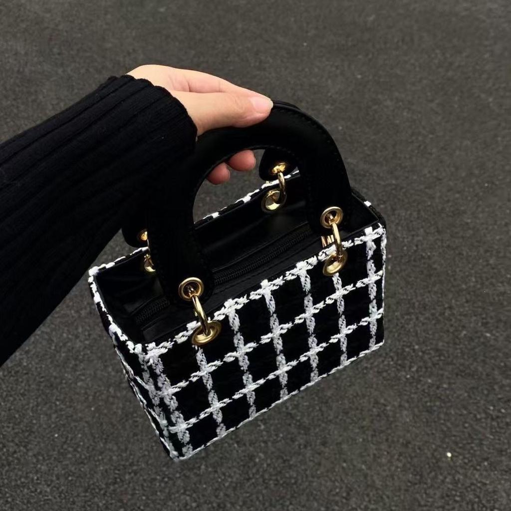 Bag Women's New Handheld Princess Diana Bag Trendy Fashion Women's Feeling Foreign Woolen Messenger Women's Bag Sheep E