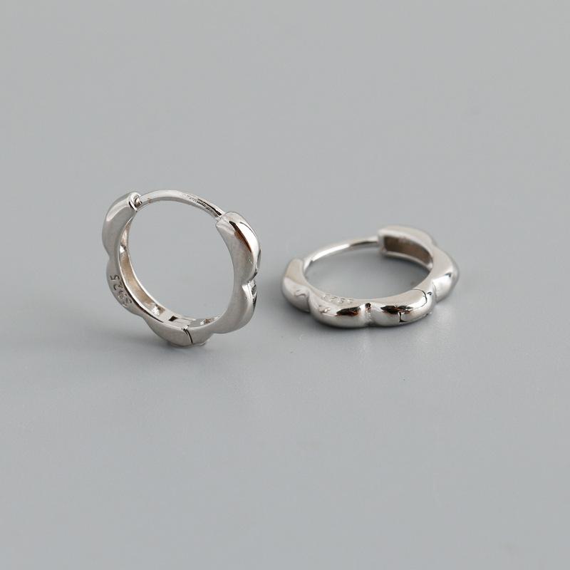 

WANTME 925 Silver Simple European Plum Circle Hoop Earrings For Women Fashion Charms Huggies Party Jewelry Accessories срібний
