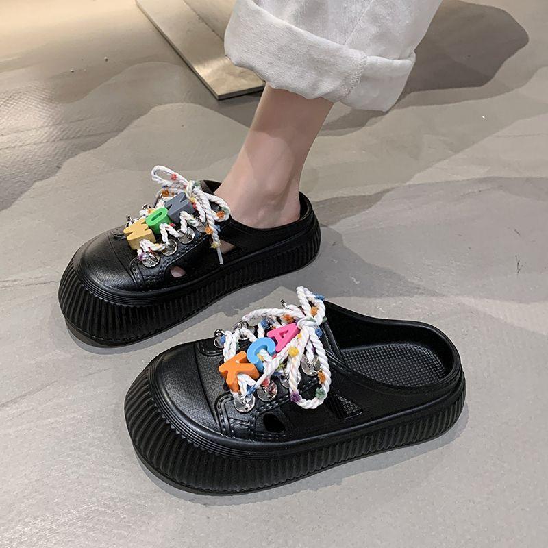 Soft bottom stepping on shit feeling wearing beach cool slippers women's 2025 summer new fashion versatile hole shoes thick sole