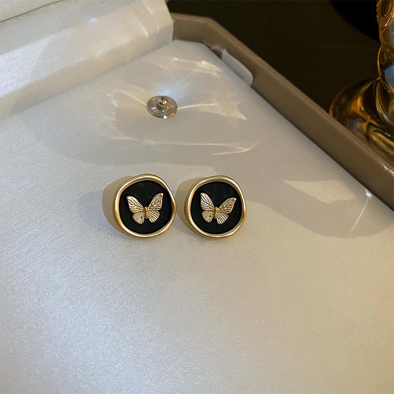 Vintage French-Style Silver Needle Earrings - Women's Elegant Studs with Retro Court Charm