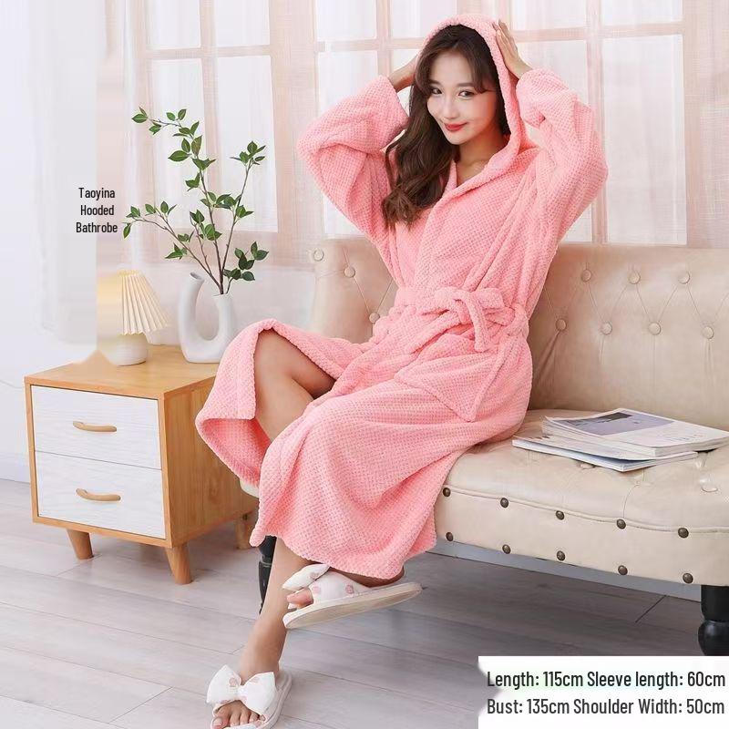 Pineapple Grid Quick-drying Coral Fleece Hooded Bathrobe – Skin-friendly, Warm, and Wearable for Winter Home Use.