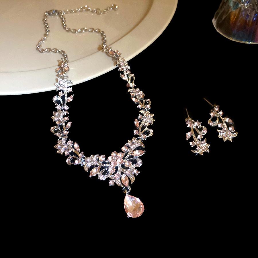 

2 Pcs Inlaid Rhinestone Leaves and Flowers Jewelry Sets for Women New Luxury Elegant Earrings Light Luxury Necklaces Set