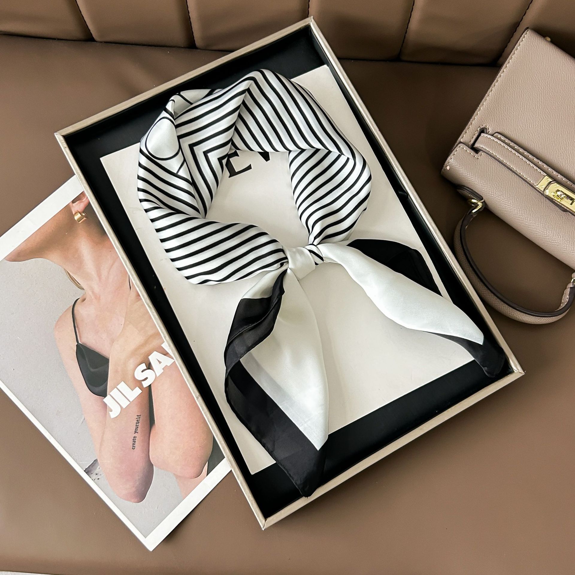 

Шелковый шарф женский модный универсальный высокий смысл 70 квадратный шарф защита шеи шарф ретро шарф сумка