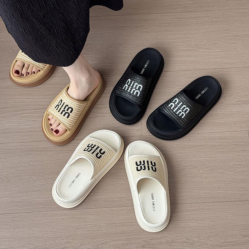Thick-soled super fire non-slip vacation cool slippers women's summer wear fashion 2025 new seaside beach shoes one-word drag