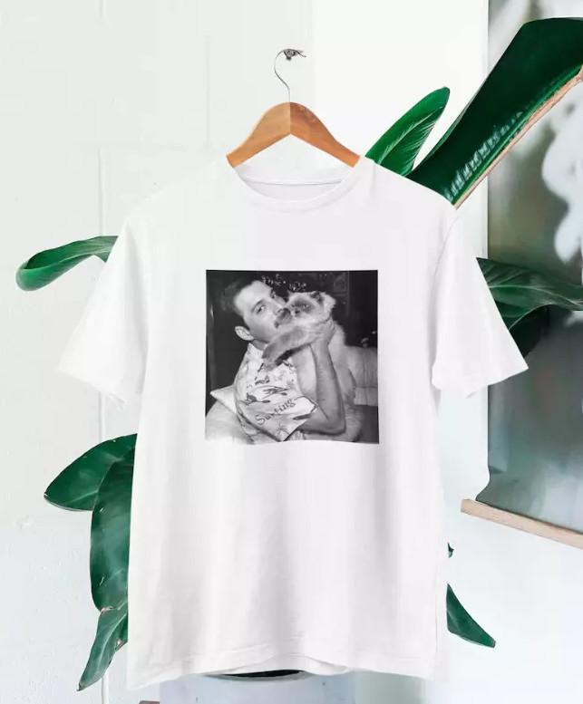 Футболка с фотографией Фредди Меркьюри и его кошки Белая Унисекс Футболка XXXL