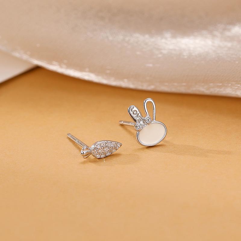 2023 High-Grade S925 Sterling Silver Cute Little Rabbit Carrot Earrings for Women