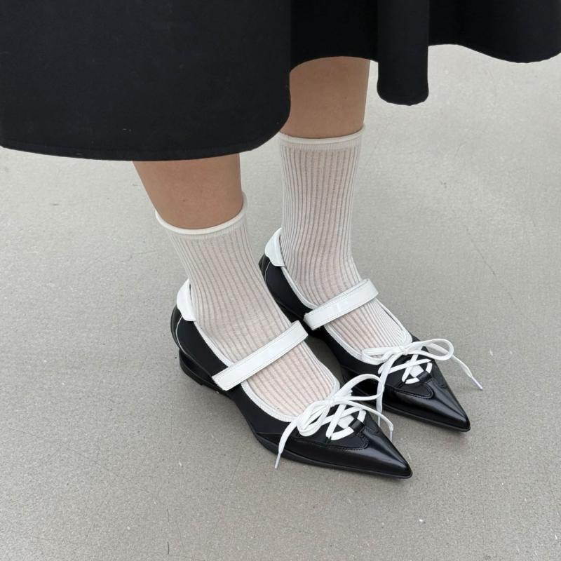 

Мода 2025 Каблук Одинарные туфли Осень Новые Острый носок Мелкий вырез Шнуровка Бант Ремешок Слипоны Противоскользящие Износостойкие Каблуки-рюмочки 34 чёрный