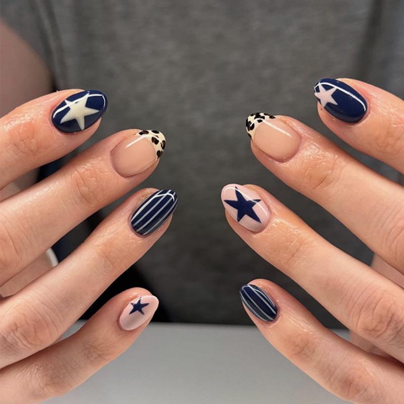 24Pcs Short Round Head Fake Nails Full Cover Wearable Press On Nails Y2K Pink Star Printed Spicy Girls Charms False Nails