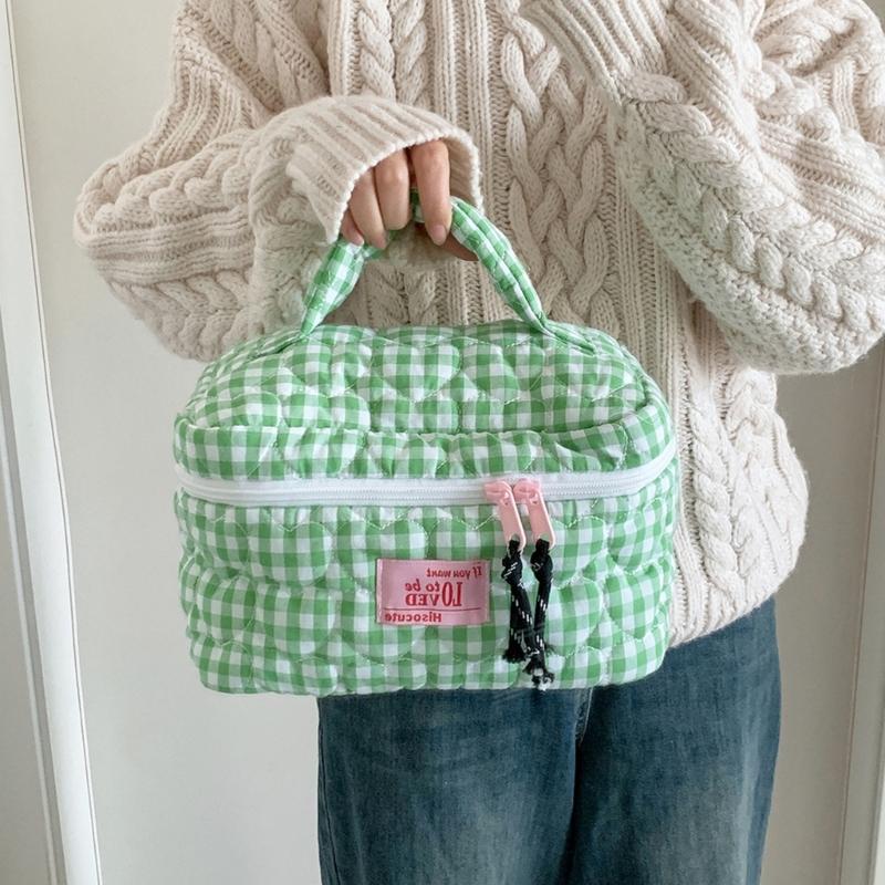 For Travel And Gym Use Convenient Hand Carry Plaids Cosmetic Storage Bag Large Capacity Quilted Heart Embroidery