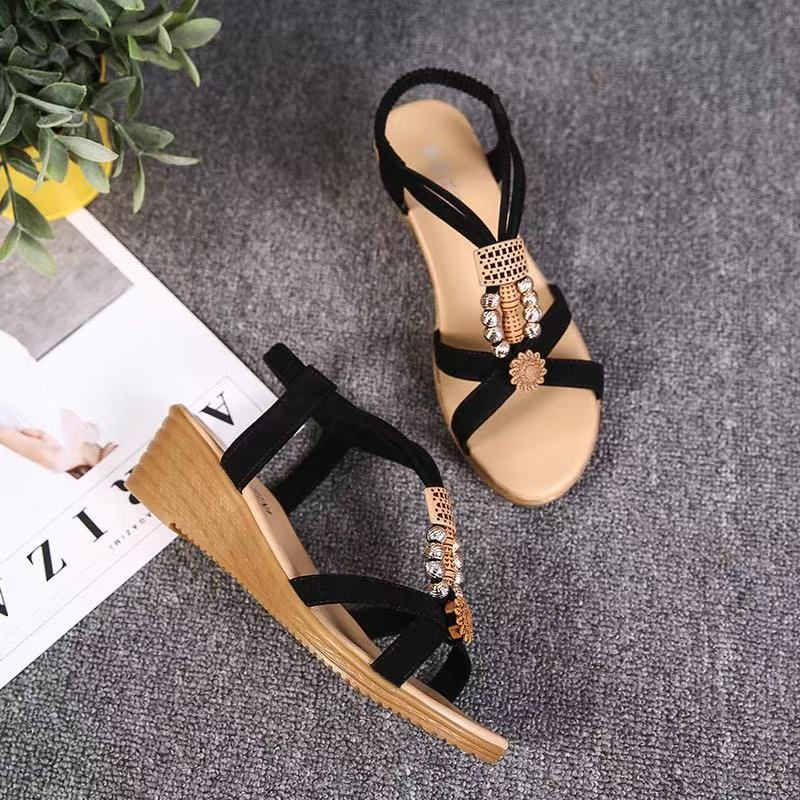 New Flat-soled Sandals Women's Summer Flat-heeled Beaded Bohemian Sandals Open-toed Sweet Student Beach Shoes