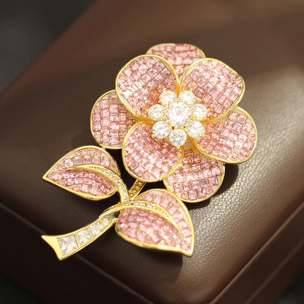 High Sense Exaggerated Luxury Pink Full Diamond Crystal Flower Brooch Elegant Atmosphere Heavy Industry Brooch Jacket Pin Women