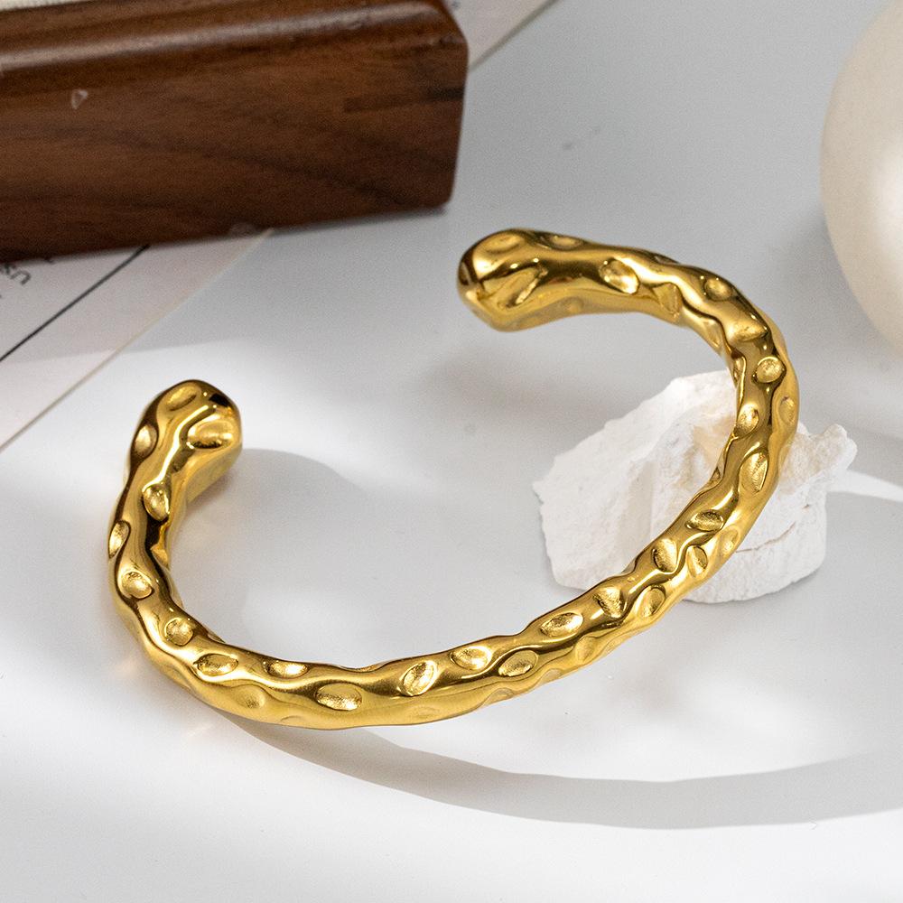 Fashionable Irregular C-shaped Bracelet High-end Hammer Pattern Open-mouth Bracelet for Women