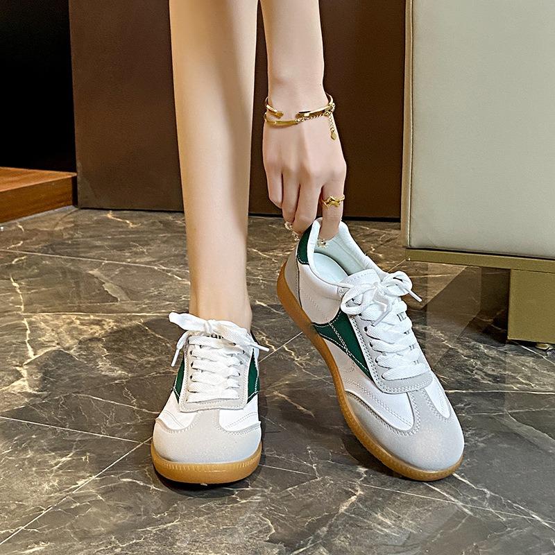 Retro Single Shoes Women's Autumn New Versatile Women's Light and Non-slip Large Size Sneakers Little White Shoes