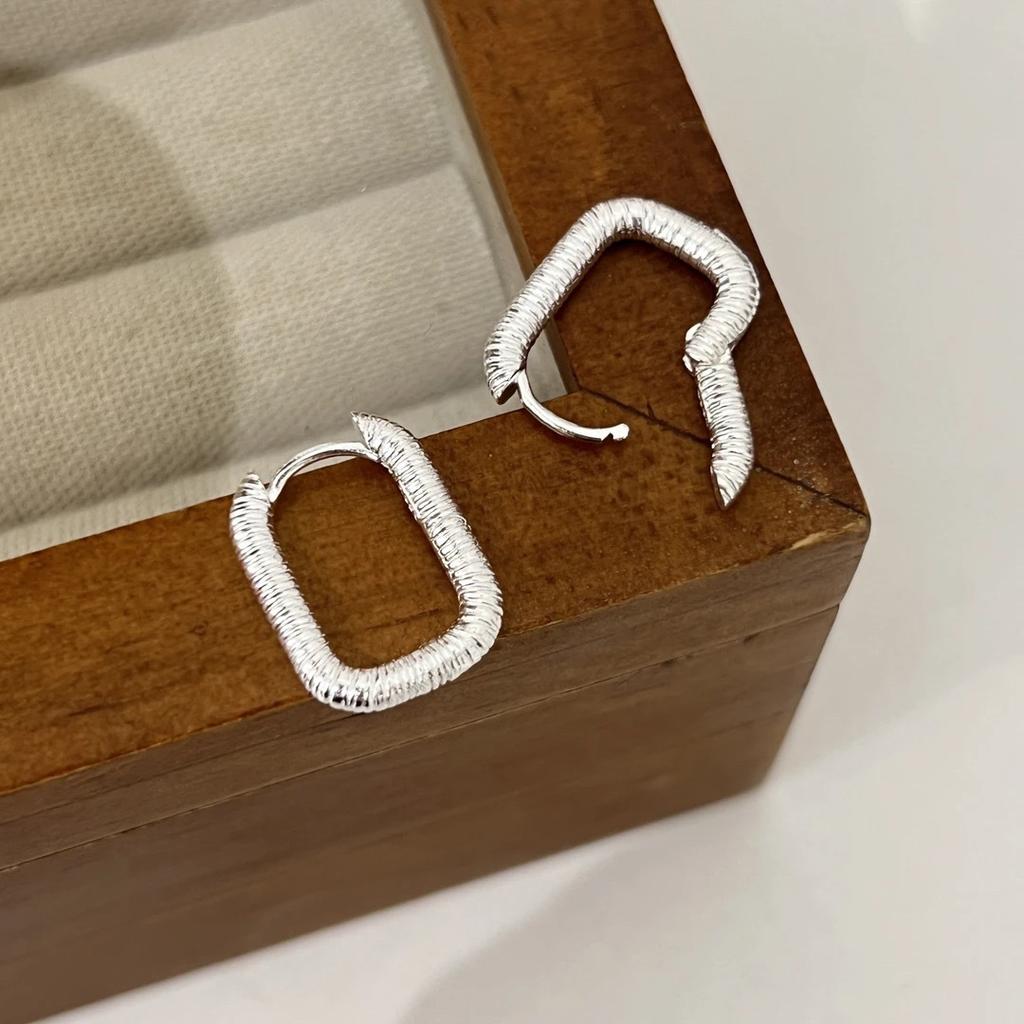 Vintage Simple Square Line Texture Earrings Female Models Niche Cold Wind Temperament Hundred with Ear Buckle Earrings Dainty Earrings Daily Wear