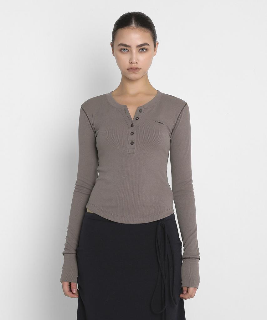 Saendeulig Henley Neck Button Basic T-Shirt_Brown