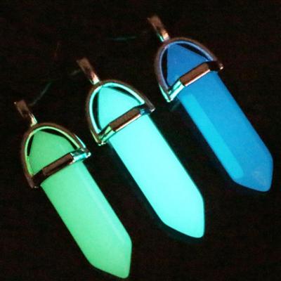 Leuchtendes Anhänger-Set: Lederband & Fluoreszierender Sechseckiger Stein