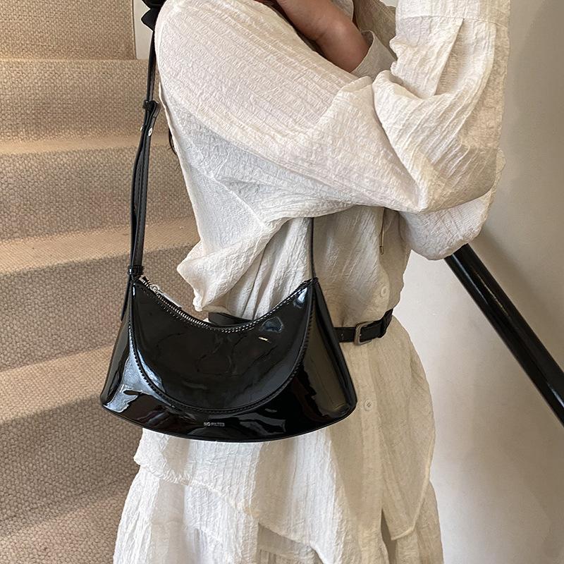 Premium sense of foreign style small bag women's summer 2025 new fashion niche design messenger bag women's shoulder armpit bag