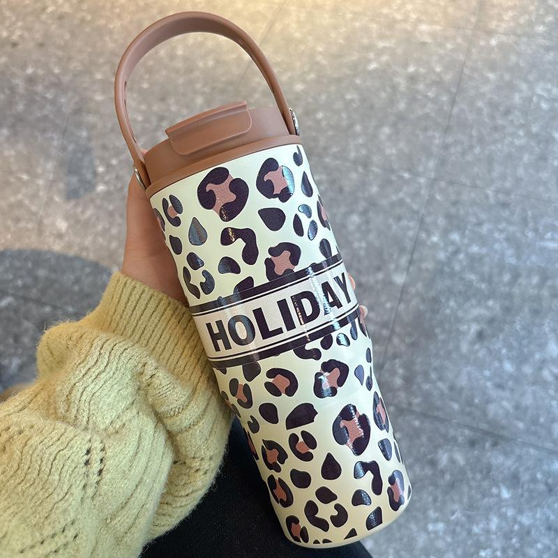 Unisex large capacity can be taken away from the car cup and carry the handle water cup