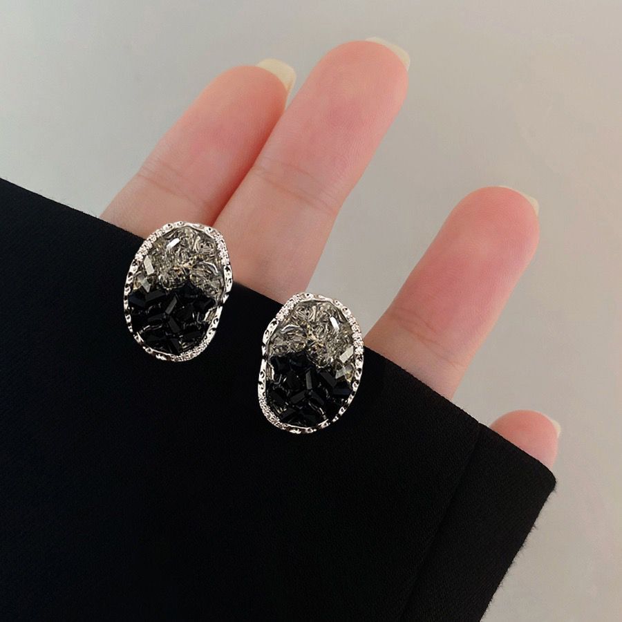 Black Mirror Needle Crystal Gravel Black Gray Black Sea Salt Stud Earrings Exquisite Temperament Oval Earrings
