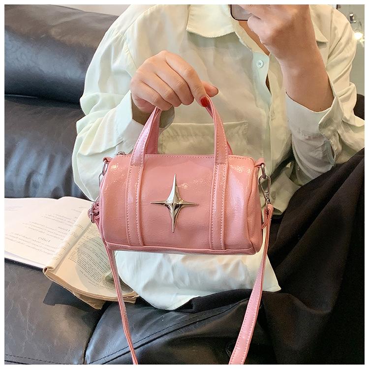 Сумка-подушка в форме цилиндра для женщин — фото 3