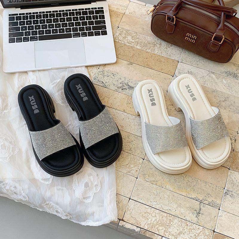 Fashion rhinestone platform slippers women wear 2025 summer new Internet celebrity beach one-word indoor non-slip sandals