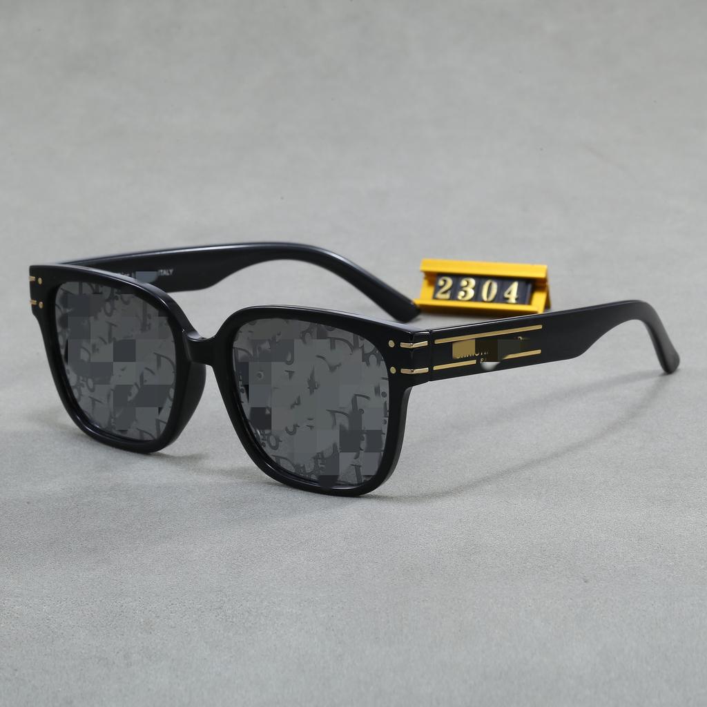 The new D home sunglasses have a delicate paint surface, clear lenses, and exquisite appearance. The spot supports w trade.