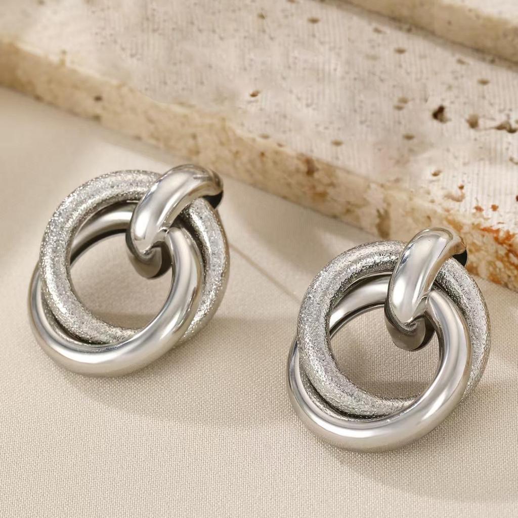 European & American Cold Style Metal Stud Earrings: Retro, High-End, Smooth Design with Personality Ear Cuffs