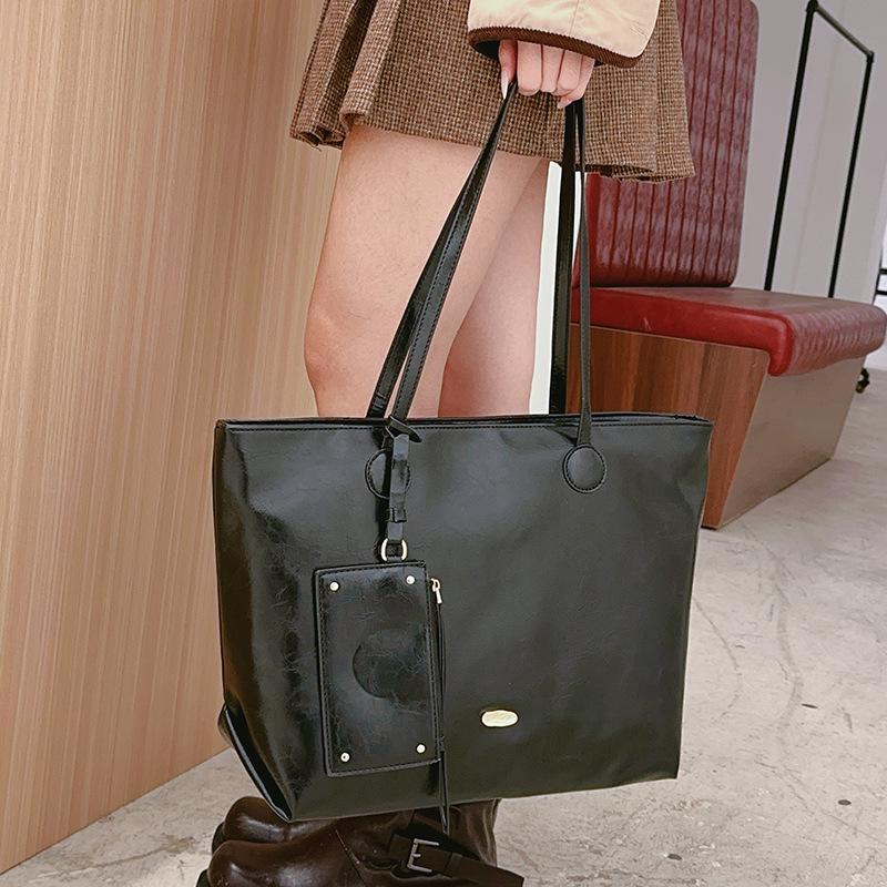 Commuting Simple and Fashionable Bag, High-end Quality, Large-capacity Single-shoulder Armpit Bag