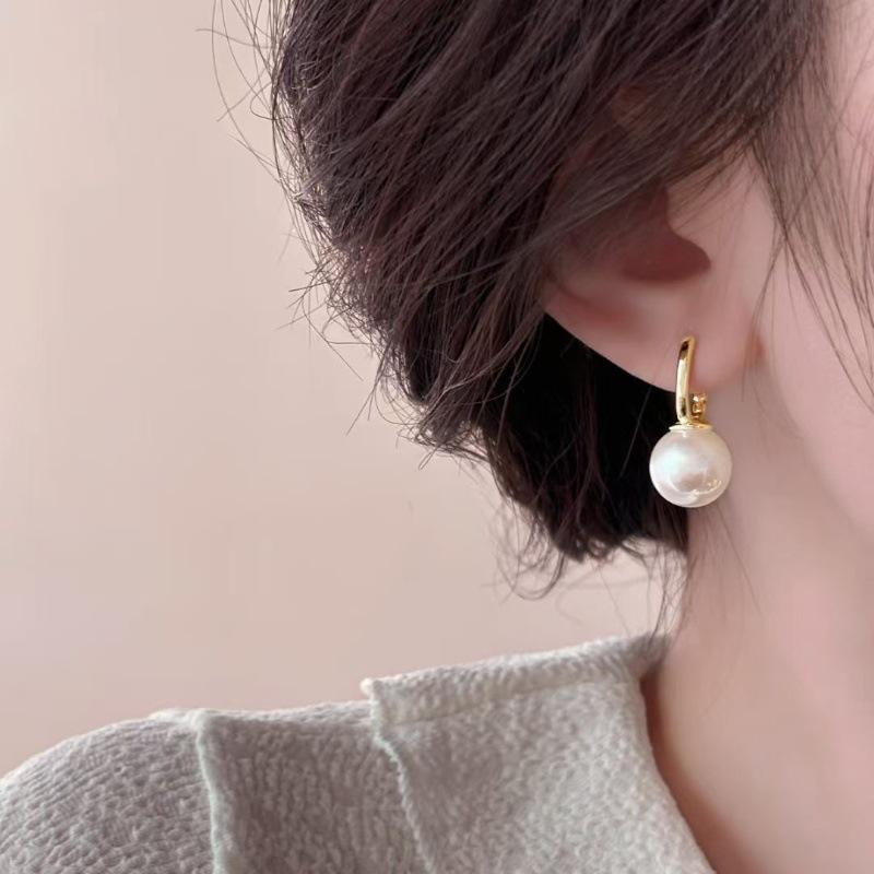 French Fashion High-end Simple Pearl Earrings Women's Elegant Temperament Design Sense Ear Buckle New Trendy Earrings