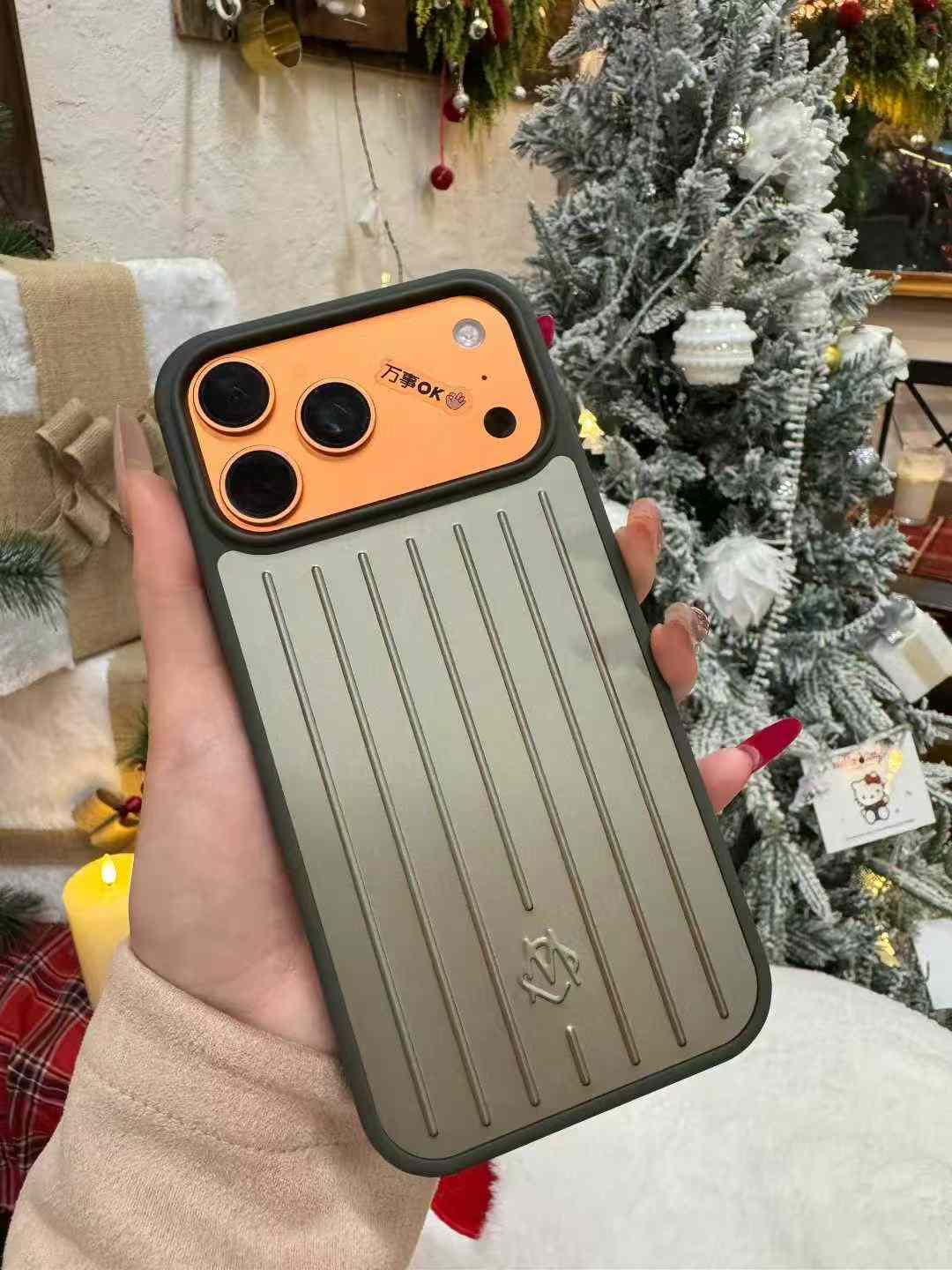 

Розкішний Бізнес 3D Чохол-Валіза для Подорожей для IPhone 17 Pro Max 16 15 14 Алюмінієвий Сплав Задня Кришка Захист від Падінь з Упаковкою в Подарунковій Коробці iPhone17 Pro срібний