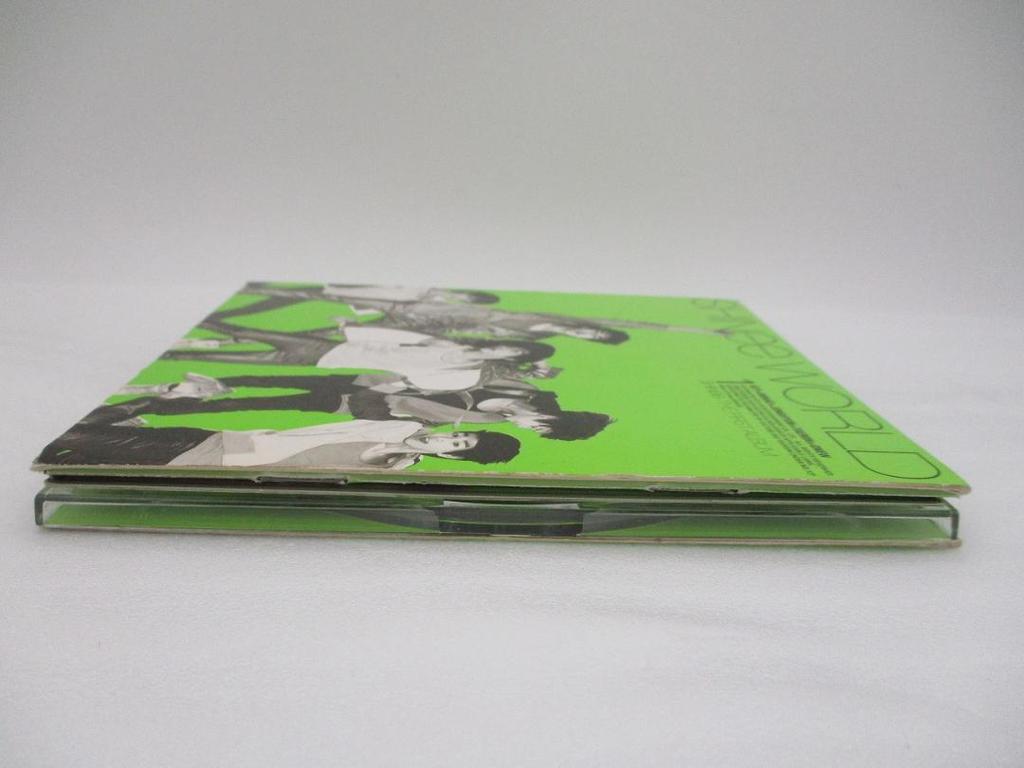 [USED] THE FIRST ALBUM SHINee WORLD A-TYPE IMPORT