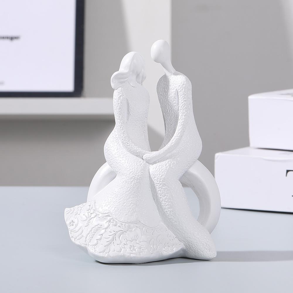 Abstract Resin Sculpture Ornament: Hugging Couple for Bedroom Decor