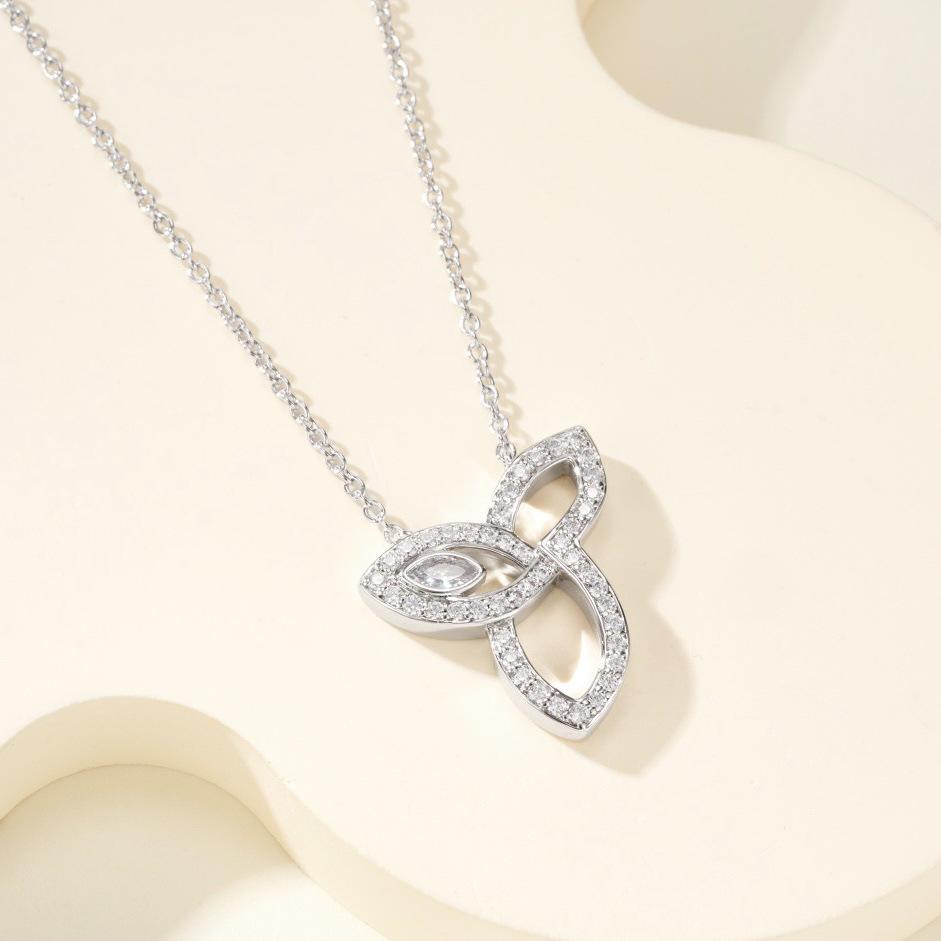 V Gold-Plated Clover Pendant Necklace with Diamonds - Elegant and Versatile Clavicle Chain Full Body V Gold Craft