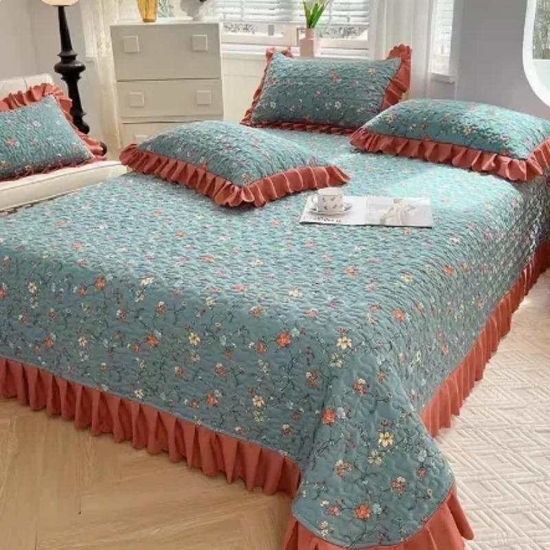 Kleines fragmentiertes Blumen-Landhausstil-Baumwoll-Steppbettdecke Einzel-Tatami-Blatt Dreiteiliges Set für alle Jahreszeiten