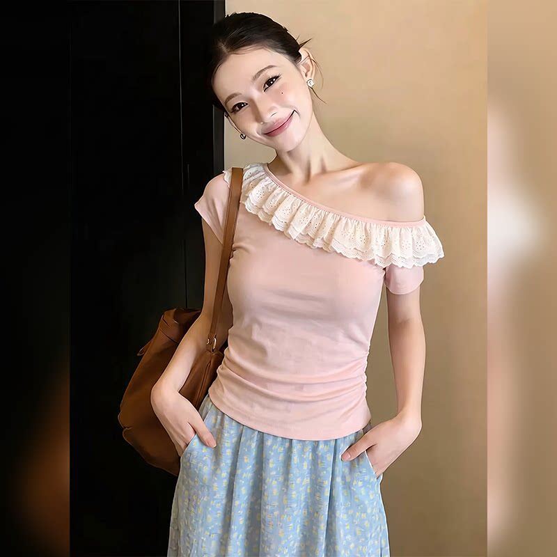 Sweet Wind Lace Splicing Slanted Shoulder Short-sleeved T-shirt Women's Summer Slim-fit Design Sense Niche High-end Off-the-shoulder Top