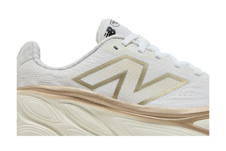 New Balance Fresh Foam X More v5 Weiß Meersalz Hellgold Metallic (W.