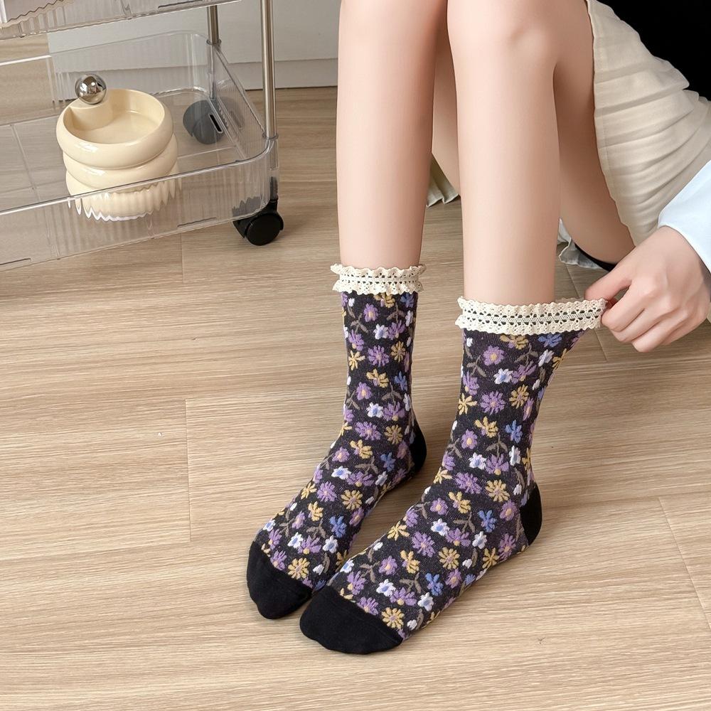 Korean Floral Embroidery Women Socks Cute Kawaii Sweet Fashion Long Socks Lady Contrast Lace Street Casual Ethnic Harajuku Sox