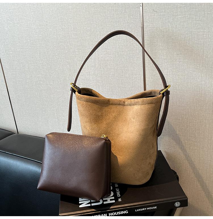 

Замшевая ретро сумка-ведро женская 2025 новая модная большая вместительная сумка-тоут, в иностранном стиле, с леопардовым принтом, трендовая на плечо хаки