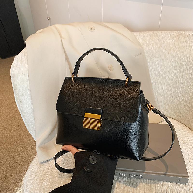 High-end fashion handbag women's new niche versatile shoulder messenger bag commuter bag