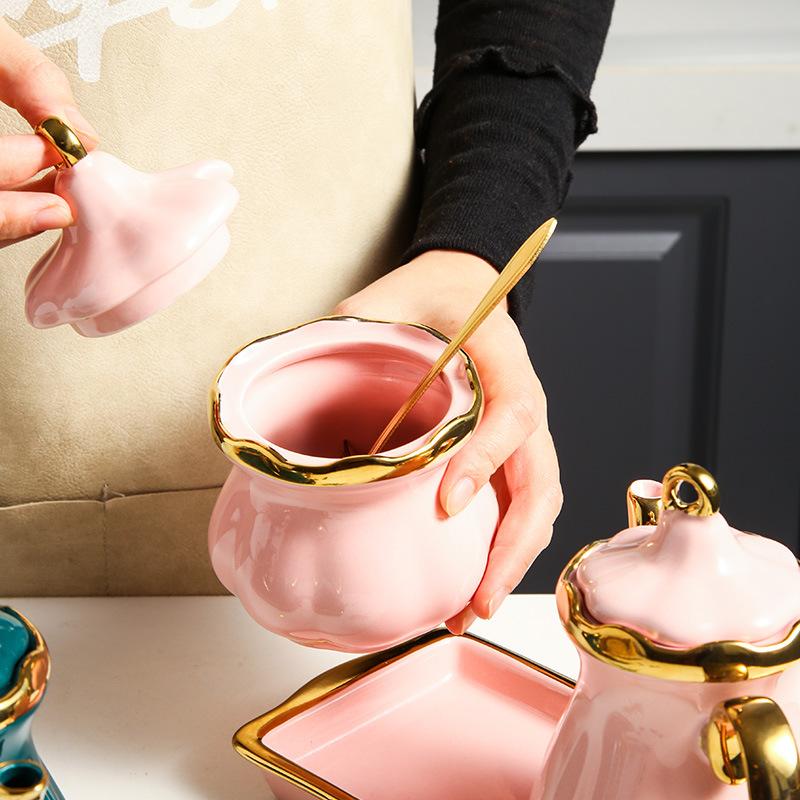 Luxury Gold Plated Porcelain Spice Jar with Tray Ceramic Necklace Chili Jar Kitchen Home Olive Oil Pot Kitchen Utensils Decor